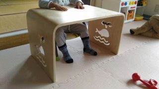 【子育てグッズ・おもちゃ】１歳後半～Myデスクのススメ♪２歳娘お気に入りの、MAMENCHIの木製クジラテーブル（子ども用机、キッズデスク、キッズテーブル）