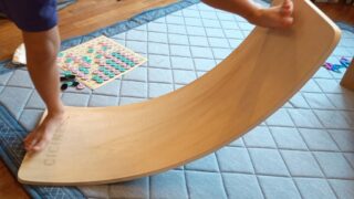 【子育てグッズ】ながら運動、体幹作りに!親子で使えるバランスボード